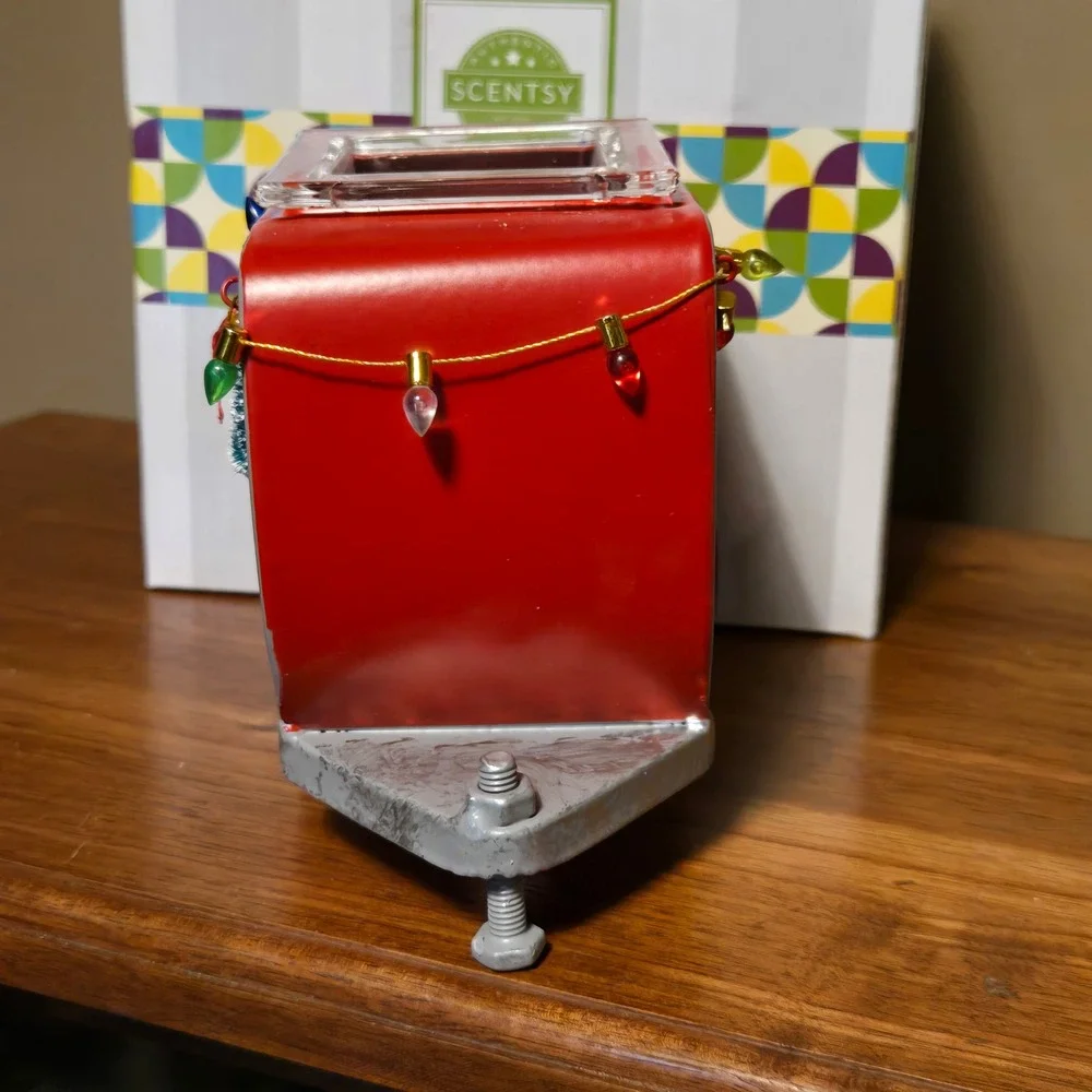 Scentsy Christmas Camper Red Retro Wax‎ Warmer Holiday Decor with Box and Plug